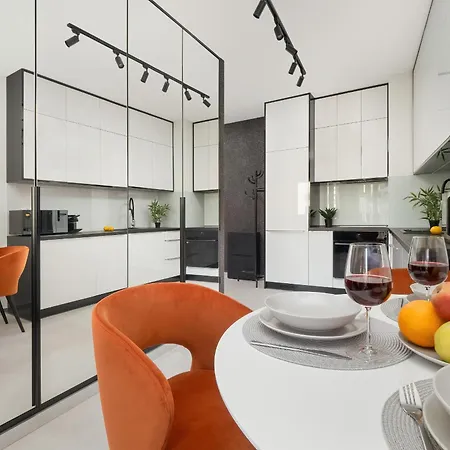 Luksusowe W Lodzi Z Biurkiem, Balkonem I Klimatyzatorem By Renters Prestige *