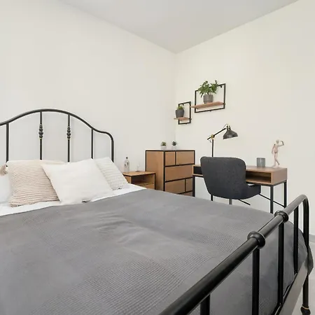 Luksusowe W Lodzi Z Biurkiem, Balkonem I Klimatyzatorem By Renters Prestige Lodz (Lodz)