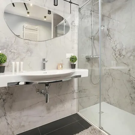 Luksusowe W Lodzi Z Biurkiem, Balkonem I Klimatyzatorem By Renters Prestige Łódź