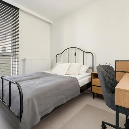 Luksusowe W Lodzi Z Biurkiem, Balkonem I Klimatyzatorem By Renters Prestige