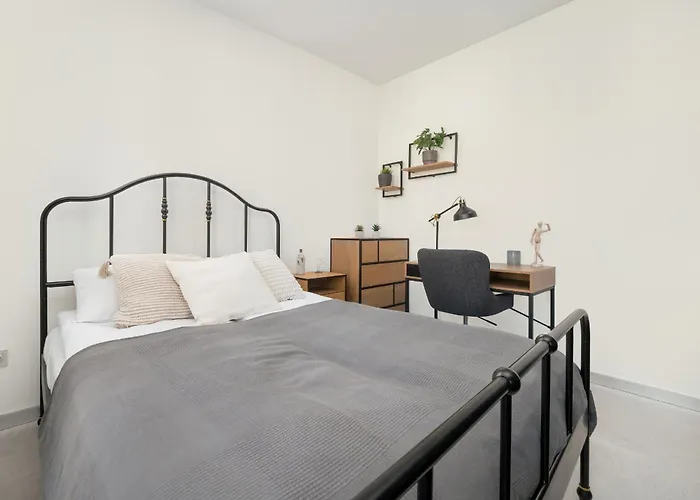 Luksusowe W Lodzi Z Biurkiem, Balkonem I Klimatyzatorem By Renters Prestige Łódź